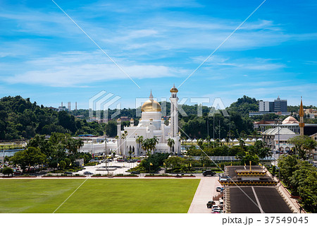 View to Sultan Omar Ali Saifuddin Mosque in Brunei View to Sultan Omar Ali Saifuddin Mosque in Brunei 37549045