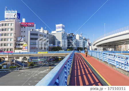 東京　飯田橋駅前　飯田橋交差点の風景 37550351