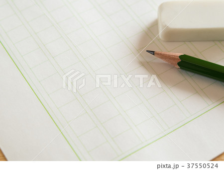 原稿用紙　文章　縦書き　マス目 37550524