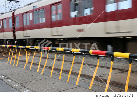 近鉄の踏切 37551771