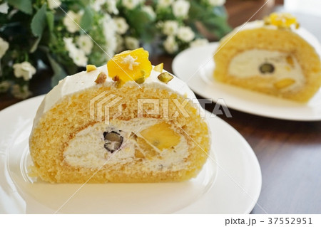 Mango Roll Cake マンゴーロールケーキ の写真素材