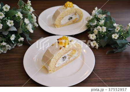Roll Cake using Mango(マンゴーのロールケーキ) Roll Cake using Mango(マンゴーのロールケーキ) 37552957