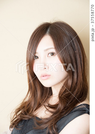 ロングヘアの女性 ロングヘアの女性 37558770