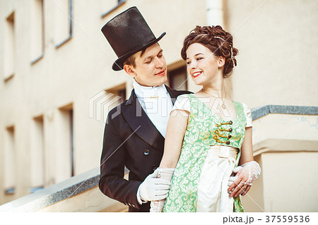 couple in evening clothes 37559536