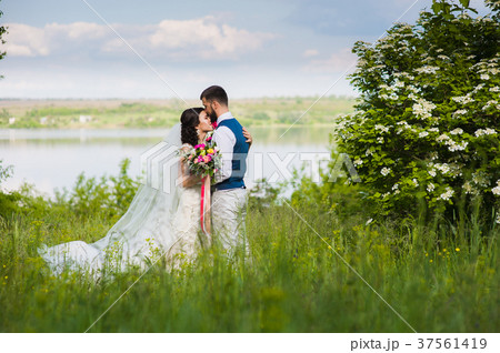 Just married couple in landcape with water 37561419