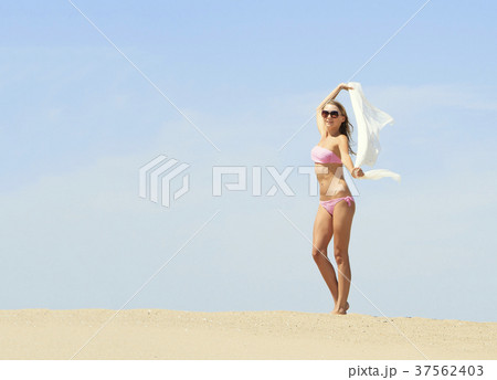 Tanned young female relaxing on the beach Tanned young female relaxing on the beach 37562403
