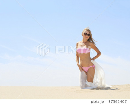Tanned young female relaxing on the beach Tanned young female relaxing on the beach 37562407