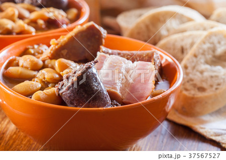 Bowl with fabada asturiana 37567527