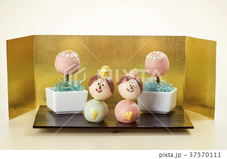 お菓子で作った雛人形 37570111
