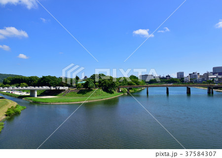 鶴見橋と蓬莱橋/岡山後楽園付近（岡山県岡山市） 37584307