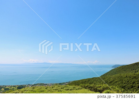 北海道　青空の津軽海峡を臨む 37585691