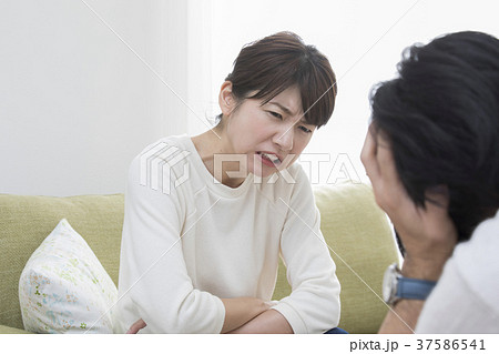 怒る女性 怒る女性 37586541