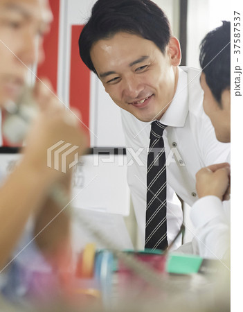 ビジネスマン 営業職 ビジネスマン 営業職 37587537