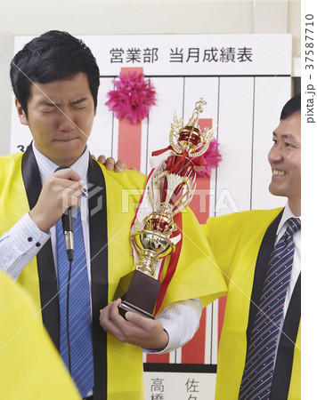 ビジネスマン　営業成績 37587710