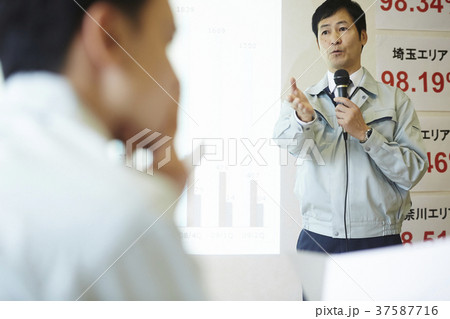 ビジネスマン 会議 ビジネスマン 会議 37587716