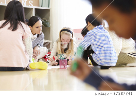 小学校　グループワーク 37587741