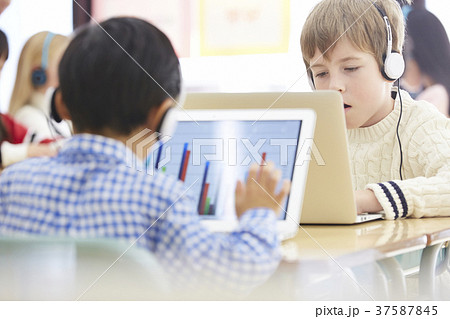 インターナショナルスクール　オンライン授業 37587845