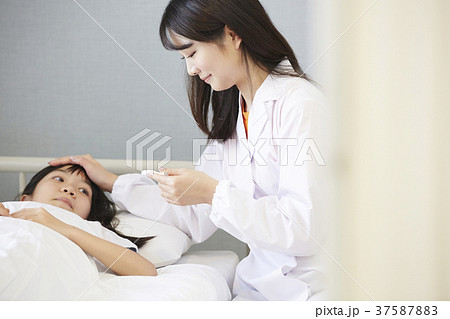小学校　保健室　ベッド 37587883