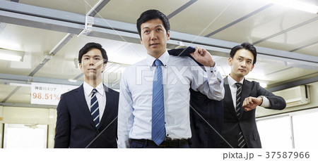 ビジネスマン　営業職 37587966