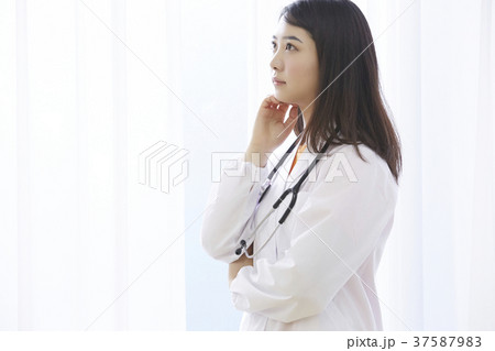 小学校　保健室　養護教諭 37587983