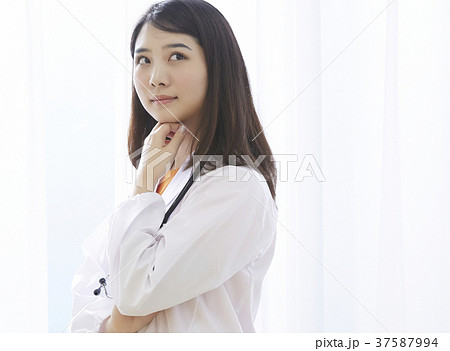 小学校　保健室　養護教諭 37587994