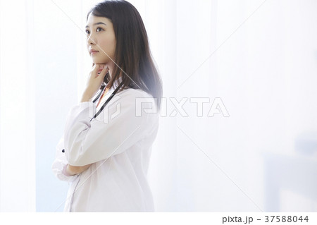 小学校　保健室　養護教諭 37588044