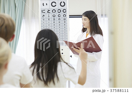 小学生 健康診断 視力検査 小学生 健康診断 視力検査 37588111