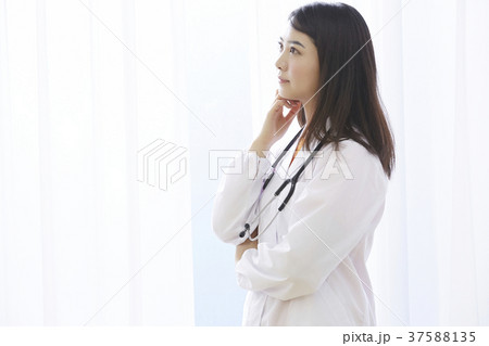 小学校　保健室　養護教諭 37588135