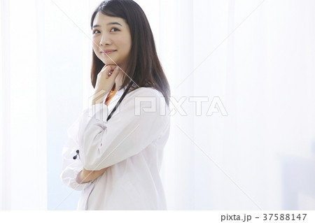 小学校　保健室　養護教諭 37588147