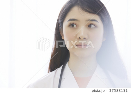 小学校　保健室　養護教諭 37588151