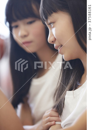 小学生　女の子　相談　思春期 37588161