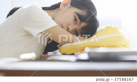 小学生 放課後 教室 女の子 小学生 放課後 教室 女の子 37588167