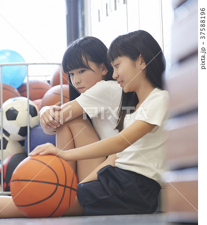 小学生　女の子　相談　思春期 37588196