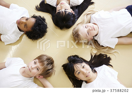 インターナショナルスクール　小学生　ポートレート 37588202