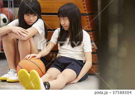 女子小中学生の体 小学生 女の子 相談 思春期の写真素材 [37588304] - PIXTA