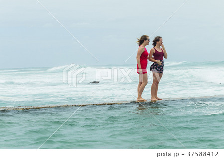 Girls Beach Holidays Tidal Pool Ocean 37588412