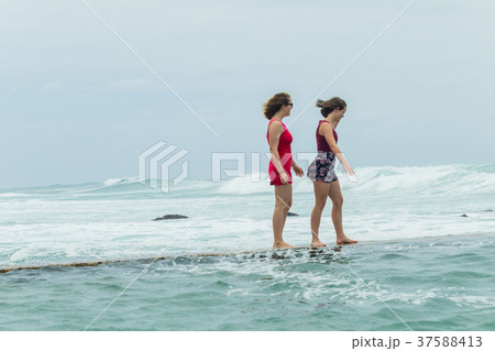 Girls Beach Holidays Tidal Pool Ocean 37588413