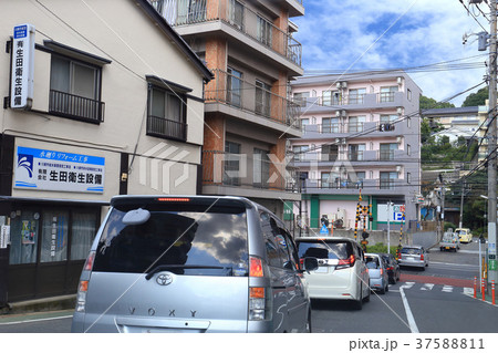 川崎市麻生区百合ヶ丘駅 小田急線(読売ランド前4号)踏切付近 37588811