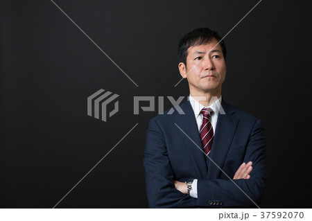 ミドルビジネスマン ミドルビジネスマン 37592070