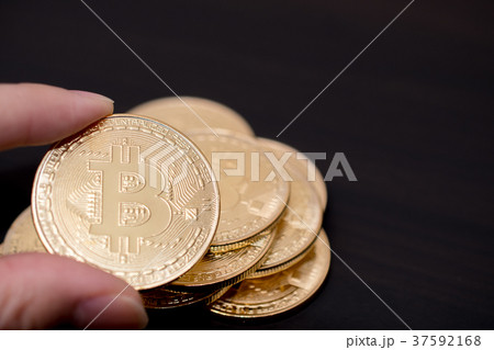 仮想通貨・ビットコインのイメージ 仮想通貨・ビットコインのイメージ 37592168
