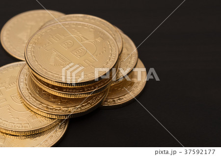 仮想通貨・ビットコインのイメージ 仮想通貨・ビットコインのイメージ 37592177