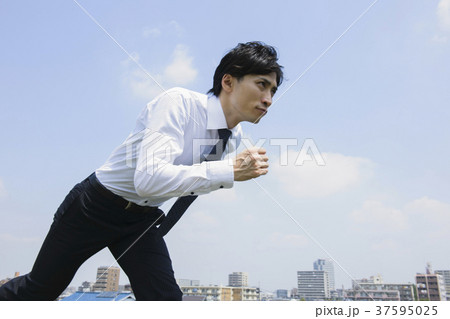 ビジネス　ビジネスマン　男性 37595025