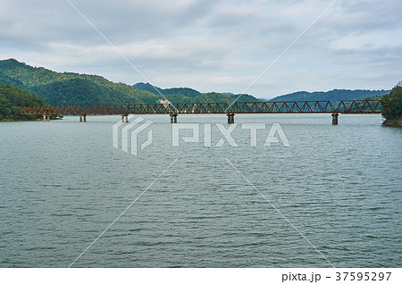 夕張 シューパロ湖と三弦橋 夕張 シューパロ湖と三弦橋 37595297