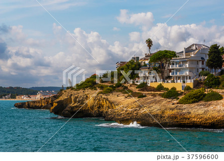 high cliff above the sea, summer sea background 37596600
