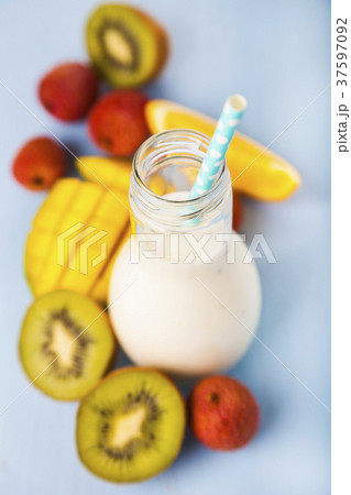 Smoothies with tropical fruits 37597092