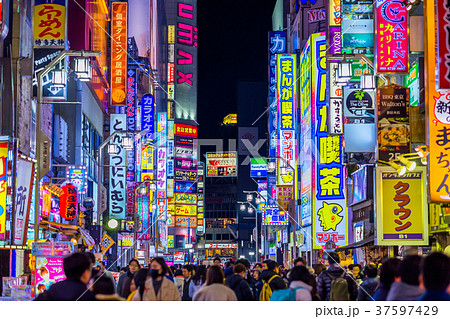 東京 新宿 歌舞伎町の夜景 歌舞伎町一番街 の写真素材