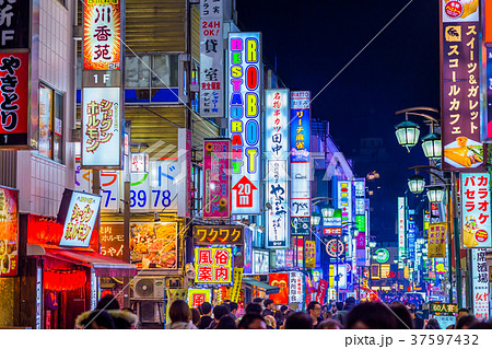 東京 新宿 歌舞伎町の夜景 さくら通り の写真素材