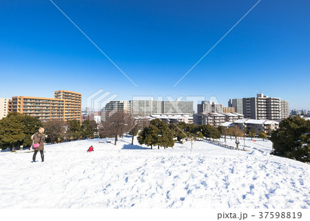 銀世界の住宅街の写真素材