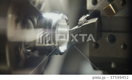 Replacing and placing the metal parts in the lathe Replacing and placing the metal parts in the lathe 37599452