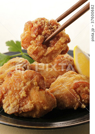 鶏の唐揚げ 37600682